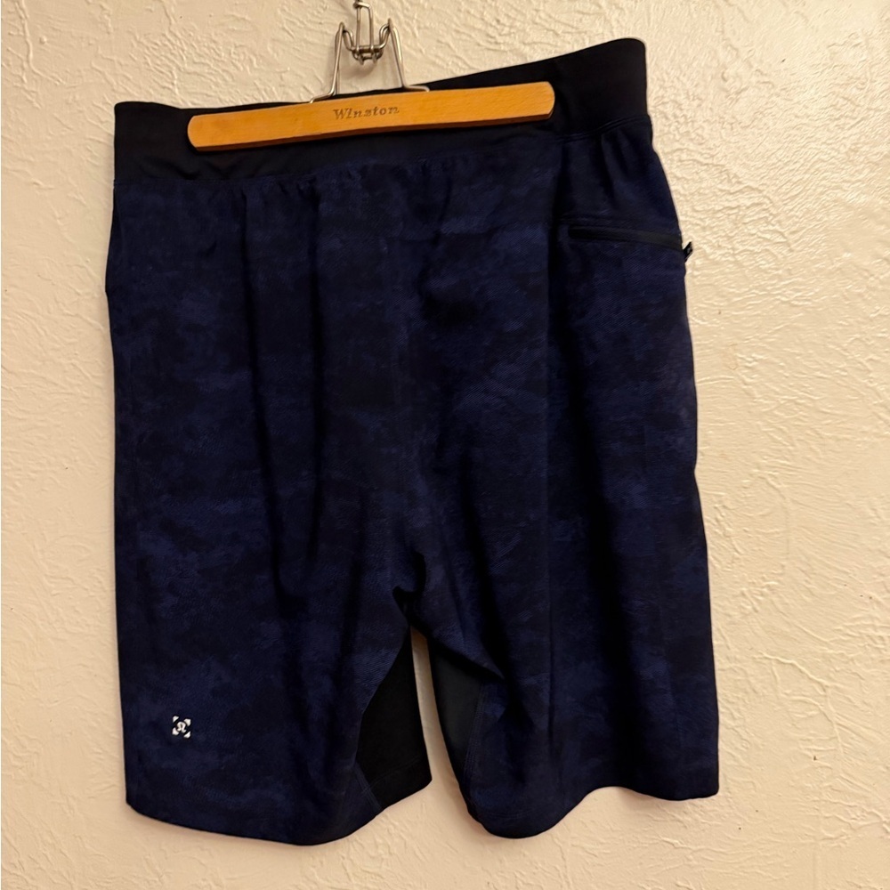 Lululemon Athletica Men's Shorts - Picture 10 of 10